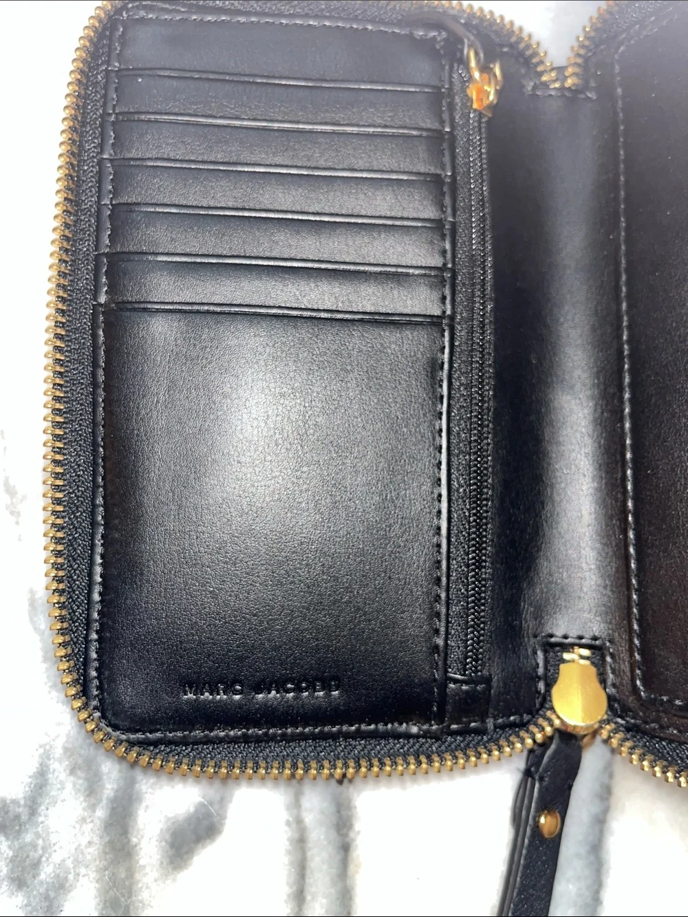 MARC JACOBS EMPIRE CITY PEBBLED LEATHER ZIP AROUND WRISTLET WALLET